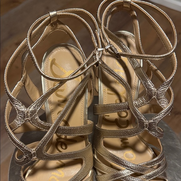 PRE-OWNED Sam Edelman Elegant Gold Strappy Sandals - Picture 3 of 15